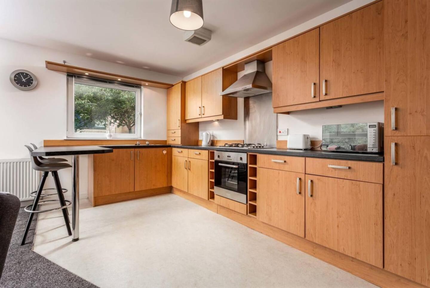 Walker Suite No 60 - Donnini Apartments Kilmarnock Exteriör bild